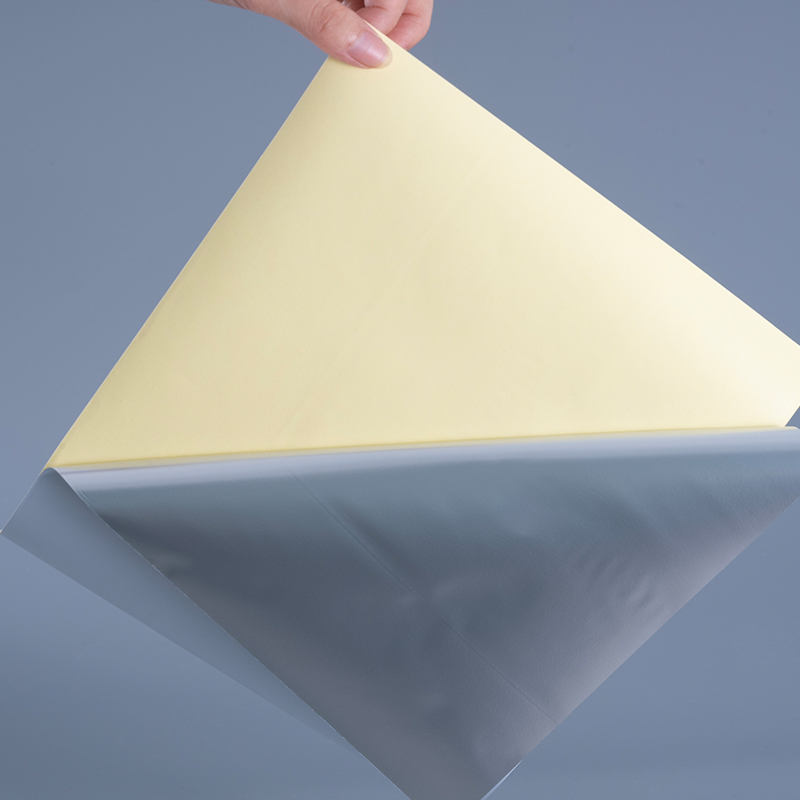 50-milimetrowa błyszcząca biała poliestrowa folia PET Etykieta samoprzylepna z rozpuszczalnikowym klejem akrylowym w rolce Jumbo do druku cyfrowego